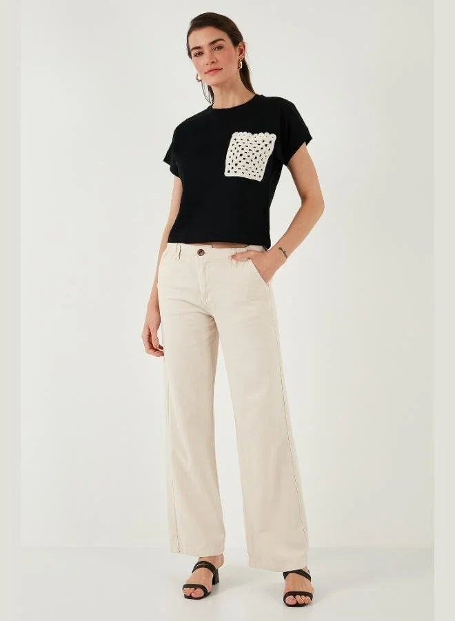 ليلا تيشيرت قطن ليلى بجيوب مفردة بقصة عادية ورقبة دائرية للنساء